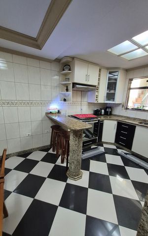 Casa à venda com 242m², 3 quartos e 2 vagas Casa à venda com 242m², 3 quartos e 2 vagasCozinha