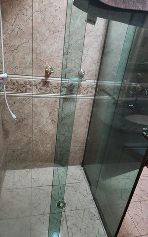 Casa à venda com 242m², 3 quartos e 2 vagas Casa à venda com 242m², 3 quartos e 2 vagasBanheiro 2