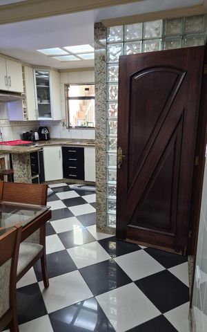 Casa à venda com 242m², 3 quartos e 2 vagas Casa à venda com 242m², 3 quartos e 2 vagasCozinha