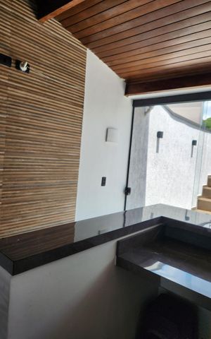 Casa à venda com 242m², 3 quartos e 2 vagas Casa à venda com 242m², 3 quartos e 2 vagasÁrea externa