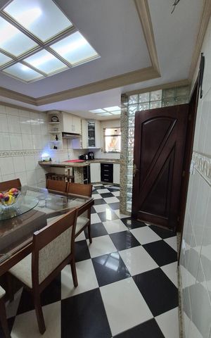 Casa à venda com 242m², 3 quartos e 2 vagas Casa à venda com 242m², 3 quartos e 2 vagasCozinha