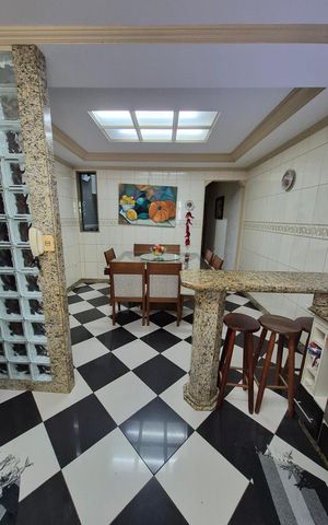 Casa à venda com 242m², 3 quartos e 2 vagas Casa à venda com 242m², 3 quartos e 2 vagasCozinha
