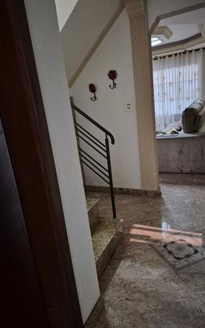 Casa à venda com 242m², 3 quartos e 2 vagas Casa à venda com 242m², 3 quartos e 2 vagasCorredor