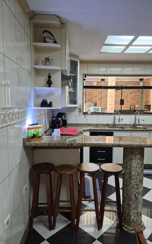Casa à venda com 242m², 3 quartos e 2 vagas Casa à venda com 242m², 3 quartos e 2 vagasCozinha