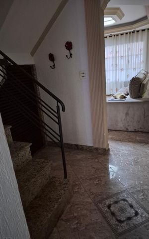 Casa à venda com 242m², 3 quartos e 2 vagas Casa à venda com 242m², 3 quartos e 2 vagasCorredor