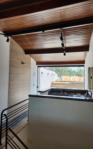 Casa à venda com 242m², 3 quartos e 2 vagas Casa à venda com 242m², 3 quartos e 2 vagasÁrea externa
