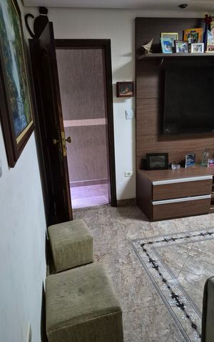 Casa à venda com 242m², 3 quartos e 2 vagas Casa à venda com 242m², 3 quartos e 2 vagasSala
