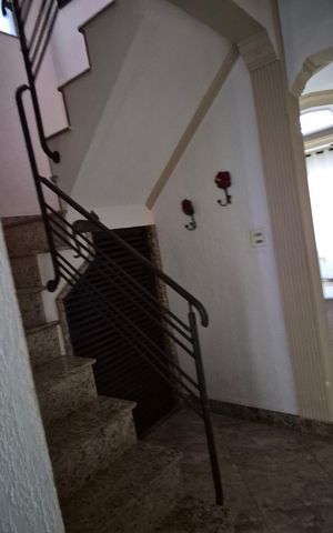 Casa à venda com 242m², 3 quartos e 2 vagas Casa à venda com 242m², 3 quartos e 2 vagasCorredor