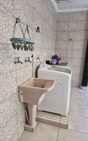 Casa à venda com 242m², 3 quartos e 2 vagas Casa à venda com 242m², 3 quartos e 2 vagasÁrea de serviço