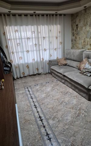 Casa à venda com 242m², 3 quartos e 2 vagas Casa à venda com 242m², 3 quartos e 2 vagasSala