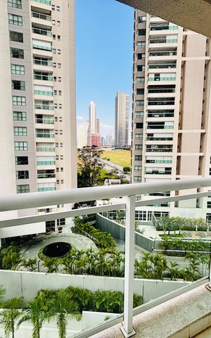 Apartamento à venda com 260m², 4 quartos e 2 vagas Apartamento à venda com 260m², 4 quartos e 2 vagasVaranda suíte 2