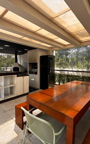 Apartamento à venda com 260m², 4 quartos e 2 vagas Apartamento à venda com 260m², 4 quartos e 2 vagasÁrea comum - Churrasqueira