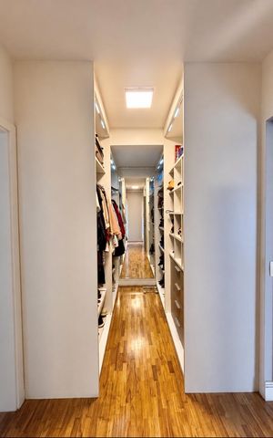 Apartamento à venda com 260m², 4 quartos e 2 vagas Apartamento à venda com 260m², 4 quartos e 2 vagasCloset