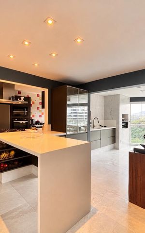 Apartamento à venda com 260m², 4 quartos e 2 vagas Apartamento à venda com 260m², 4 quartos e 2 vagasÁrea gourmet