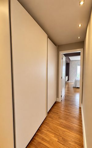 Apartamento à venda com 260m², 4 quartos e 2 vagas Apartamento à venda com 260m², 4 quartos e 2 vagasRoupeiro
