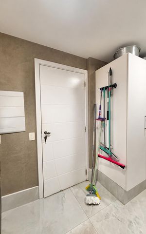 Apartamento à venda com 260m², 4 quartos e 2 vagas Apartamento à venda com 260m², 4 quartos e 2 vagasLavanderia