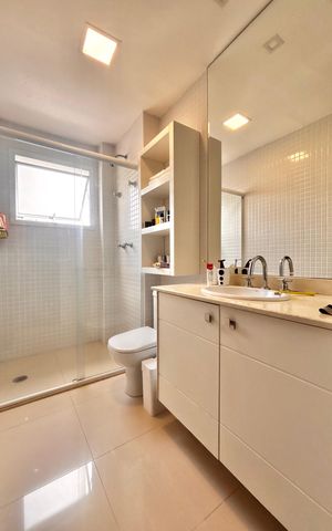 Apartamento à venda com 260m², 4 quartos e 2 vagas Apartamento à venda com 260m², 4 quartos e 2 vagasBanheiro suíte 4