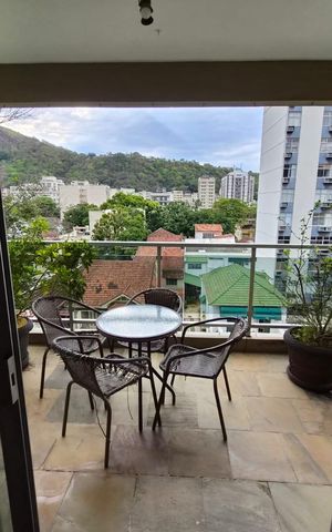 Apartamento à venda com 150m², 4 quartos e 2 vagas Apartamento à venda com 150m², 4 quartos e 2 vagasVaranda da sala