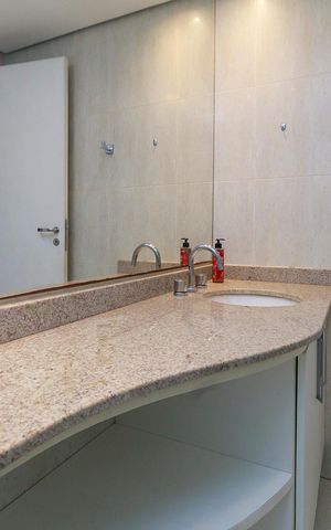 Apartamento à venda com 178m², 3 quartos e 3 vagas Apartamento à venda com 178m², 3 quartos e 3 vagasSuíte 1 - Banheiro