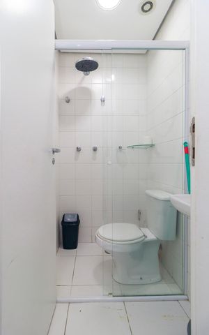 Apartamento à venda com 178m², 3 quartos e 3 vagas Apartamento à venda com 178m², 3 quartos e 3 vagasÁrea de Serviço - Banheiro