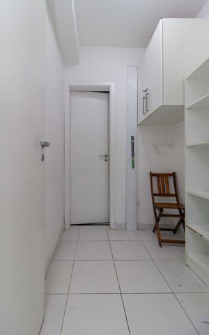 Apartamento à venda com 178m², 3 quartos e 3 vagas Apartamento à venda com 178m², 3 quartos e 3 vagasÁrea de Serviço - Quarto