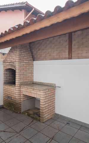 Casa à venda com 130m², 3 quartos e 2 vagas Casa à venda com 130m², 3 quartos e 2 vagasQuintal e área de serviço