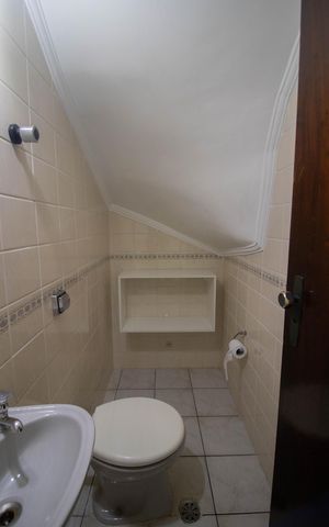 Casa à venda com 130m², 3 quartos e 2 vagas Casa à venda com 130m², 3 quartos e 2 vagasLavabo