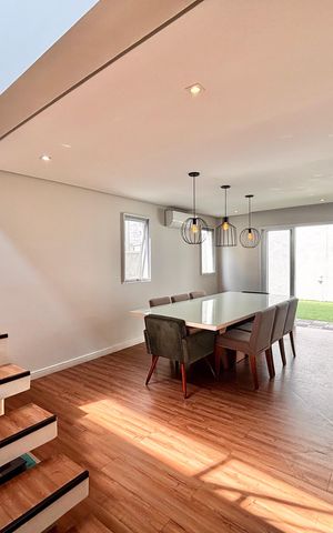 Casa de condomínio à venda com 300m², 3 quartos e 2 vagas Casa de condomínio à venda com 300m², 3 quartos e 2 vagasSala de Jantar