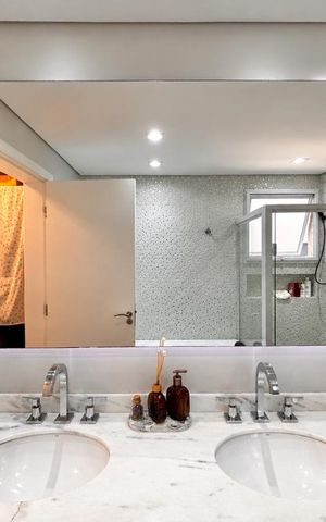 Casa de condomínio à venda com 300m², 3 quartos e 2 vagas Casa de condomínio à venda com 300m², 3 quartos e 2 vagasBanheiro suíte 1