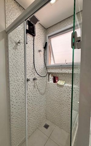 Casa de condomínio à venda com 300m², 3 quartos e 2 vagas Casa de condomínio à venda com 300m², 3 quartos e 2 vagasBanheiro suíte 1