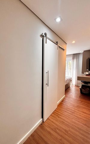 Casa de condomínio à venda com 300m², 3 quartos e 2 vagas Casa de condomínio à venda com 300m², 3 quartos e 2 vagasSuíte 1