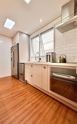 Casa de condomínio à venda com 300m², 3 quartos e 2 vagas Casa de condomínio à venda com 300m², 3 quartos e 2 vagasCozinha