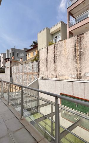 Casa de condomínio à venda com 300m², 3 quartos e 2 vagas Casa de condomínio à venda com 300m², 3 quartos e 2 vagasVaranda suíte 2 e 3