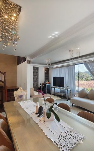 Casa à venda com 246m², 5 quartos e 2 vagas Casa à venda com 246m², 5 quartos e 2 vagasSala