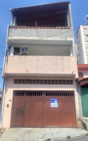 Casa para alugar com 150m², 3 quartos e 2 vagas Casa para alugar com 150m², 3 quartos e 2 vagasFachada