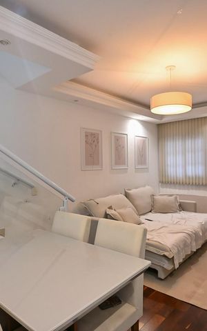 Casa à venda com 85m², 2 quartos e 2 vagasSala