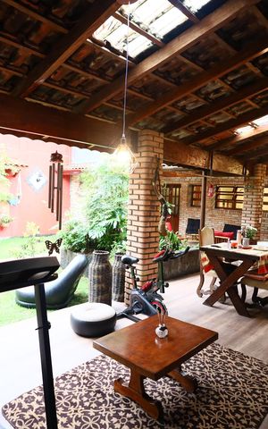 Casa à venda com 190m², 6 quartos e 5 vagasChurrasqueira