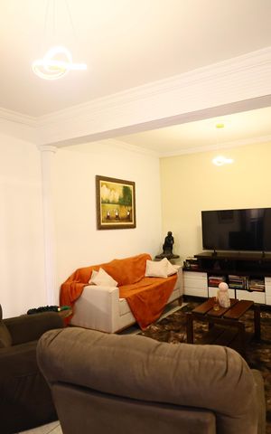 Casa à venda com 190m², 6 quartos e 5 vagasSala