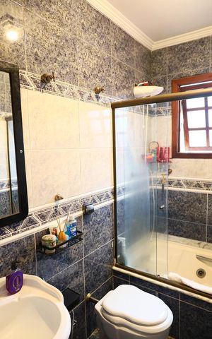 Casa à venda com 190m², 6 quartos e 5 vagasBanheiro da Suíte 1
