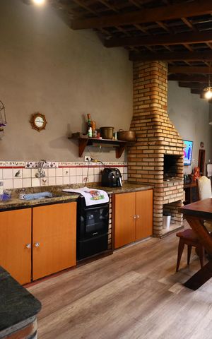 Casa à venda com 190m², 6 quartos e 5 vagasChurrasqueira
