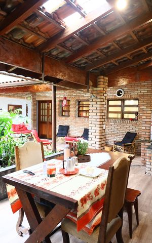Casa à venda com 190m², 6 quartos e 5 vagasChurrasqueira