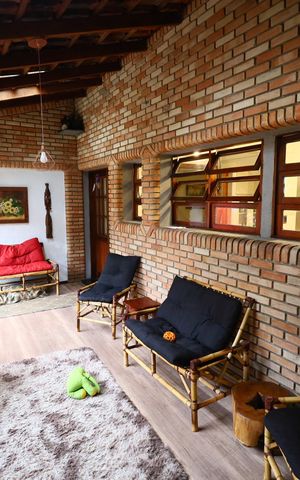 Casa à venda com 190m², 6 quartos e 5 vagasVaranda