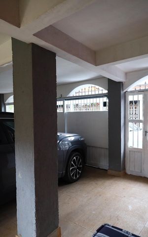 Casa à venda com 190m², 6 quartos e 5 vagasGaragem