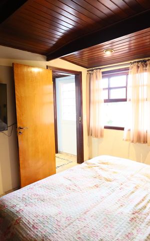 Casa à venda com 190m², 6 quartos e 5 vagasSuíte 1