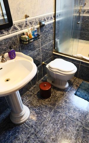 Casa à venda com 190m², 6 quartos e 5 vagasBanheiro da Suíte 1