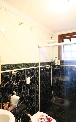 Casa à venda com 190m², 6 quartos e 5 vagasBanheiro 1