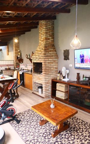 Casa à venda com 190m², 6 quartos e 5 vagasChurrasqueira