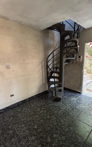 Casa à venda com 250m², 4 quartos e 3 vagas Casa à venda com 250m², 4 quartos e 3 vagasSala de TV