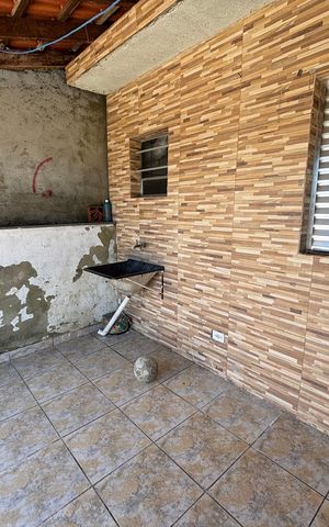 Casa à venda com 250m², 4 quartos e 3 vagas Casa à venda com 250m², 4 quartos e 3 vagasÁrea de serviço