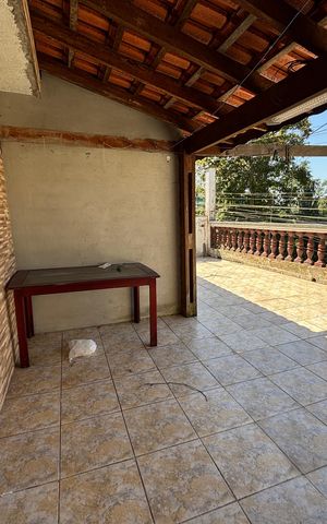 Casa à venda com 250m², 4 quartos e 3 vagas Casa à venda com 250m², 4 quartos e 3 vagasÁrea de serviço